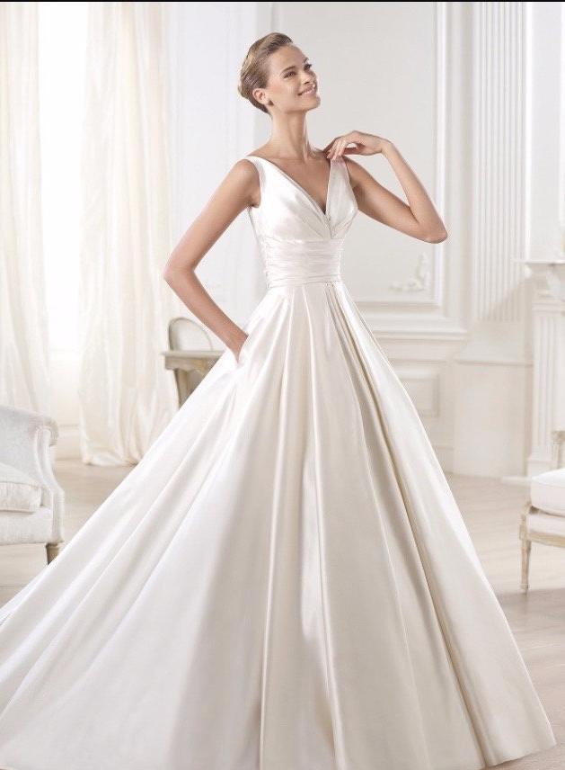 Pronovias 'Ocumo' size 8 new wedding dress front view on model