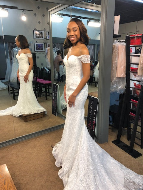 Mori Lee 'Karissa 8222' size 4 used wedding dress side view on bride