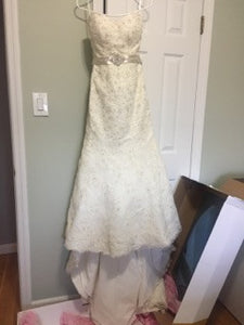 Saison Blanche '3106' size 0 used wedding dress front view on hanger