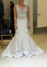 Load image into Gallery viewer, Stephen Yearick &#39;14027&#39; - Stephen Yearick - Nearly Newlywed Bridal Boutique - 1
