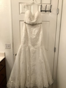 David's Bridal 'Sweetheart Trumpet' size 10 new wedding dress front view on hanger