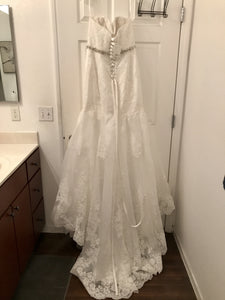 David's Bridal 'Sweetheart Trumpet' size 10 new wedding dress back view on hanger