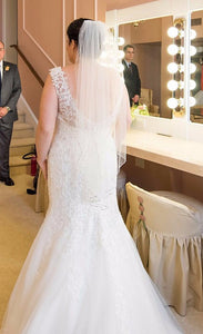 Custom Boutique '290' size 8 used wedding dress back view on bride