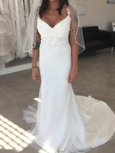 Load image into Gallery viewer, Maggie Sottero &#39;Marnie&#39; size 4 new wedding dress front view on bride
