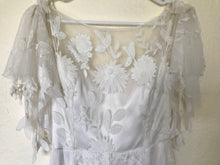 Load image into Gallery viewer, Rue De Seine &#39;Poppy&#39; size 2 used wedding dress front view close up
