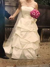 Load image into Gallery viewer, Monique Lhuillier &#39;Silk&#39; size 6 used wedding dress front view on bride
