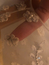 Load image into Gallery viewer, Naeem Khan &#39;Alberta&#39; size 4 used wedding dress 
