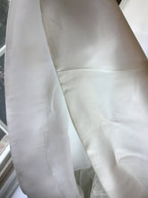Load image into Gallery viewer, Anne Barge &#39;Berkeley&#39; size 4 used wedding dress view of fabric
