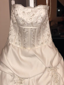 Forever Yours 'Gorgeous' size 12 new wedding dress