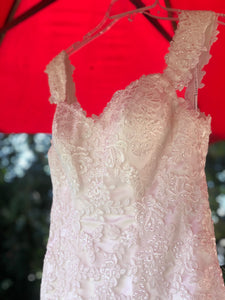 Essense of Australia 'D1617DM' size 6 new wedding dress front view close up