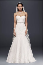 Load image into Gallery viewer, David&#39;s Bridal &#39;Sweetheart Trumpet&#39; size 10 new wedding dress front view on model

