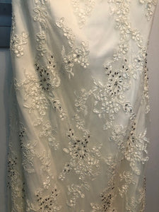 Robert Bullock 'Lace' size 6 used wedding dress view of body of dress