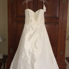 Load image into Gallery viewer, Judd Waddell Custom - Judd Waddell - Nearly Newlywed Bridal Boutique - 3

