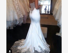 Load image into Gallery viewer, Galia Lahav &#39;Marilyn&#39; size 6 used wedding dress back view on bride
