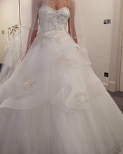 Load image into Gallery viewer, Monique Lhuillier &#39;1518&#39; size 0 used wedding dress front view on bride
