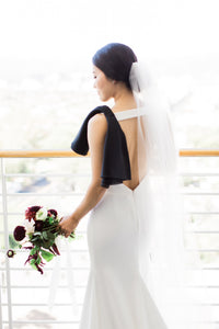 Vera Wang 'Micaela' size 0 used wedding dress side view on bride