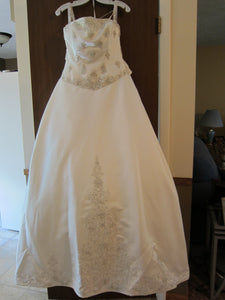 Kirstie Kelly 'Sleeping Beauty' size 8 new wedding dress front view on hanger