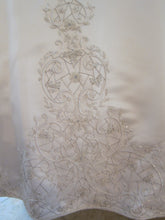 Load image into Gallery viewer, Kirstie Kelly &#39;Sleeping Beauty&#39; size 8 new wedding dress view of fabric trim
