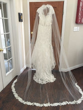Load image into Gallery viewer, Allure Bridals &#39;9064&#39; - Allure Bridals - Nearly Newlywed Bridal Boutique - 2

