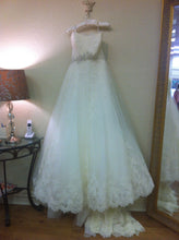 Load image into Gallery viewer, Ghislaine - Enzoani - Nearly Newlywed Bridal Boutique - 4
