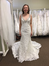 Load image into Gallery viewer, Allure &#39;C261&#39; size 8 sample wedding dress front view on bride
