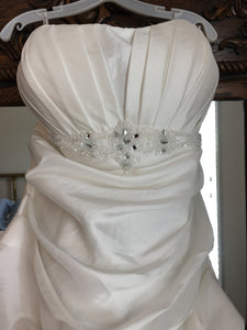 Impression Bridal 'Destiny' size 12 new wedding dress front view close up