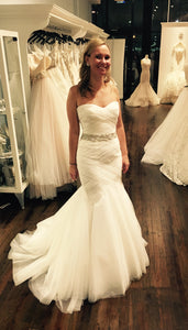 Monique Lhuillier '1508' size 4 used wedding dress front view on bride