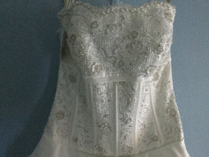 Forever Yours '47133' size 4 sample wedding dress front view of bodice