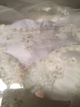 Load image into Gallery viewer, Casablanca &#39;2110&#39; size 10 used wedding dress close up of fabric
