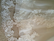Load image into Gallery viewer, Enzoani &#39;Fiji&#39; size 8 used wedding dress view of hemline
