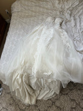 Load image into Gallery viewer, David&#39;s Bridal &#39;WG3861&#39;
