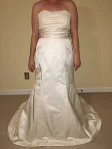 Monique Lhuillier 'Opera' size 6 used wedding dress front view on bride