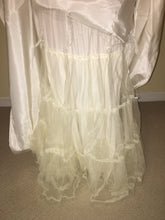 Load image into Gallery viewer, Monique Lhuillier &#39;Opera&#39; size 6 used wedding dress view of hem
