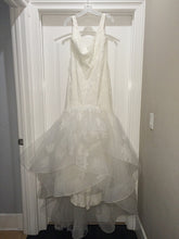 Load image into Gallery viewer, Monique Lhuillier &#39;Teagan&#39; - Monique Lhuillier - Nearly Newlywed Bridal Boutique - 4
