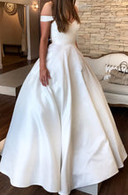 Load image into Gallery viewer, Anne Barge &#39;Berkeley&#39; size 6 new wedding dress front view on bride
