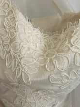 Load image into Gallery viewer, Monique Lhuillier &#39;Opera&#39; size 6 used wedding dress close up of fabric
