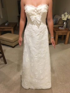 La Sposa 'Luzon' size 6 new wedding dress front view on bride