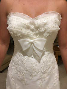 La Sposa 'Luzon' size 6 new wedding dress front view close up on bride