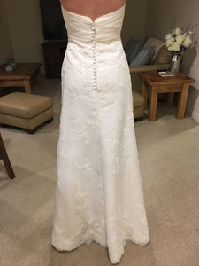 La Sposa 'Luzon' size 6 new wedding dress back view on bride