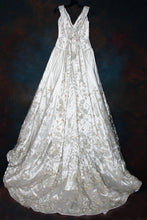 Load image into Gallery viewer, St. Pucchi &#39;9142&#39; - St Pucchi - Nearly Newlywed Bridal Boutique - 4
