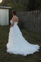 Load image into Gallery viewer, David&#39;s Bridal &#39;Galina&#39; - David&#39;s Bridal - Nearly Newlywed Bridal Boutique - 3
