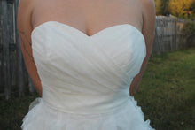 Load image into Gallery viewer, David&#39;s Bridal &#39;Galina&#39; - David&#39;s Bridal - Nearly Newlywed Bridal Boutique - 5
