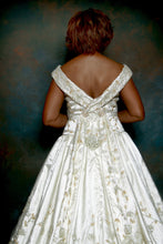 Load image into Gallery viewer, St. Pucchi &#39;9142&#39; - St Pucchi - Nearly Newlywed Bridal Boutique - 2
