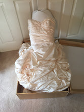 Load image into Gallery viewer, Monique Lhuillier &#39;Camolot&#39; size 4 used wedding dress front view of dress in box
