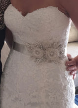 Load image into Gallery viewer, Maggie Sotttero &#39;Brittania&#39; size 6 used wedding dress front view close up
