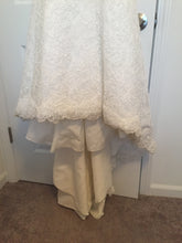 Load image into Gallery viewer, Demetrios &#39;1443&#39; size 4 used wedding dress view of hem
