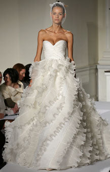 Oscar de la Renta 'Sweetheart' size 16 new wedding dress front view on model