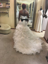 Load image into Gallery viewer, Allure &#39;8966&#39; - Allure - Nearly Newlywed Bridal Boutique - 3
