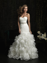 Load image into Gallery viewer, Allure &#39;8966&#39; - Allure - Nearly Newlywed Bridal Boutique - 4
