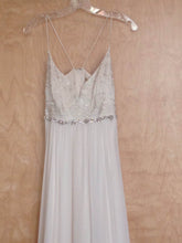 Load image into Gallery viewer, Nicole Miller &#39;LA0007&#39; - Nicole Miller - Nearly Newlywed Bridal Boutique - 2
